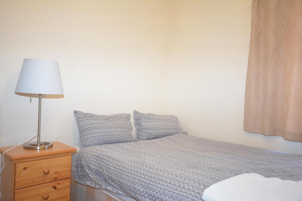 London Deluxe 6 Bedroom House ดาเกนแนม ภายนอก รูปภาพ