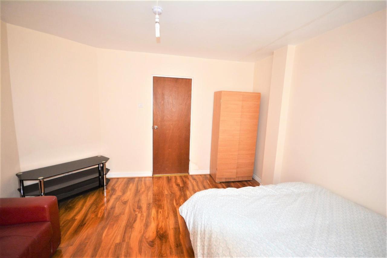 London Deluxe 6 Bedroom House ดาเกนแนม ภายนอก รูปภาพ