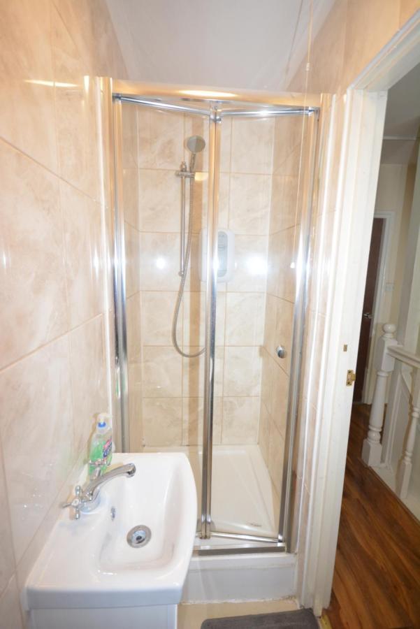 London Deluxe 6 Bedroom House ดาเกนแนม ภายนอก รูปภาพ