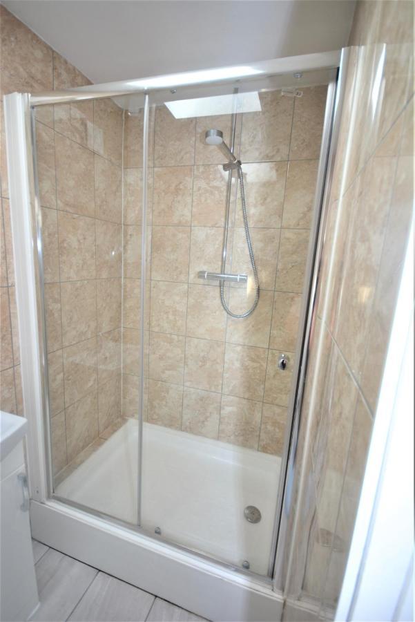 London Deluxe 6 Bedroom House ดาเกนแนม ภายนอก รูปภาพ