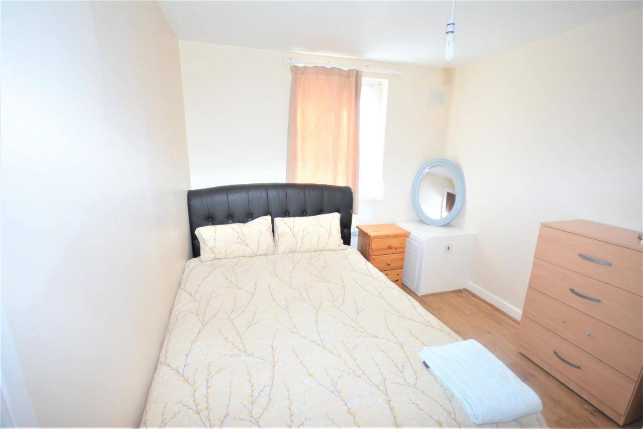 London Deluxe 6 Bedroom House ดาเกนแนม ภายนอก รูปภาพ