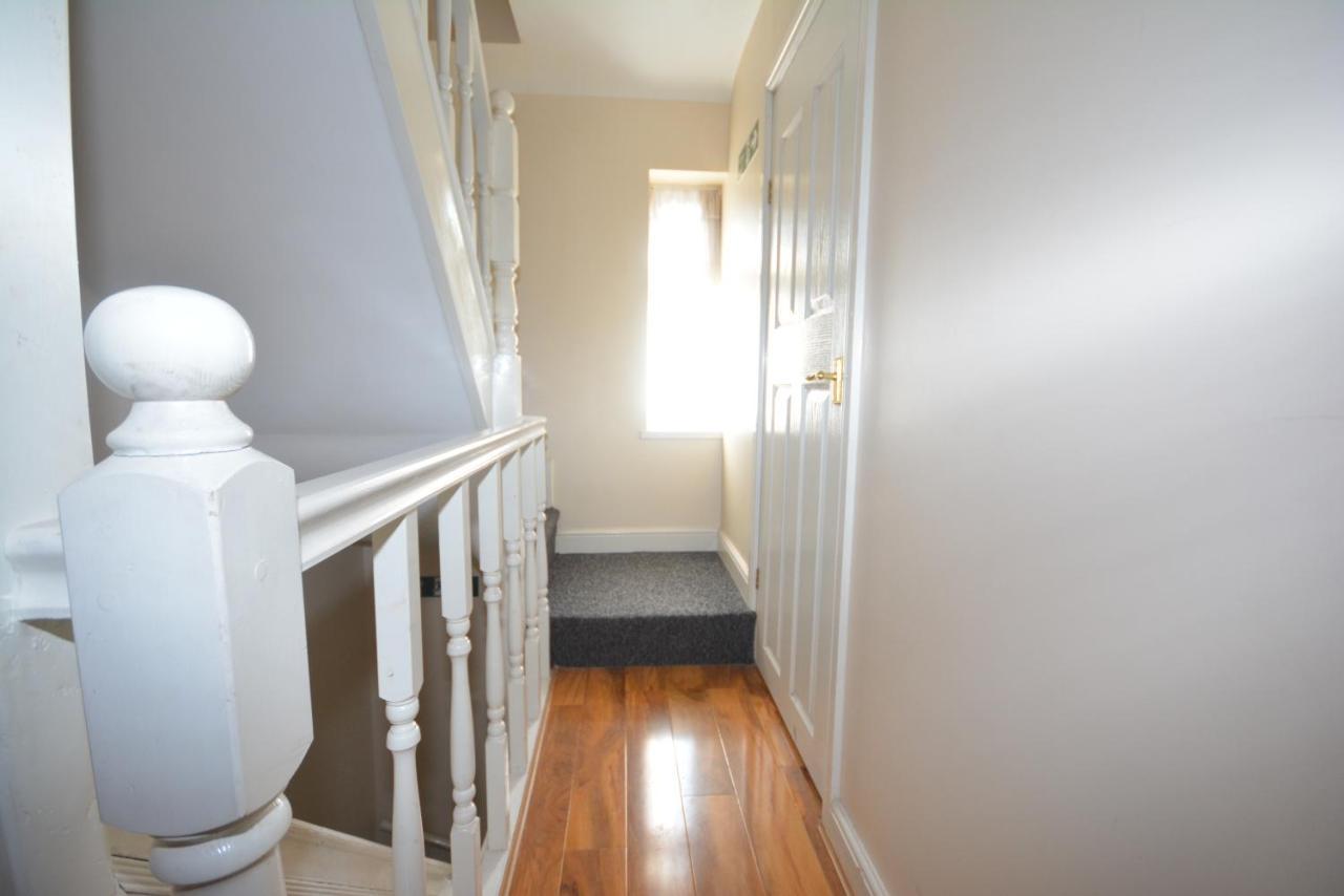 London Deluxe 6 Bedroom House ดาเกนแนม ภายนอก รูปภาพ