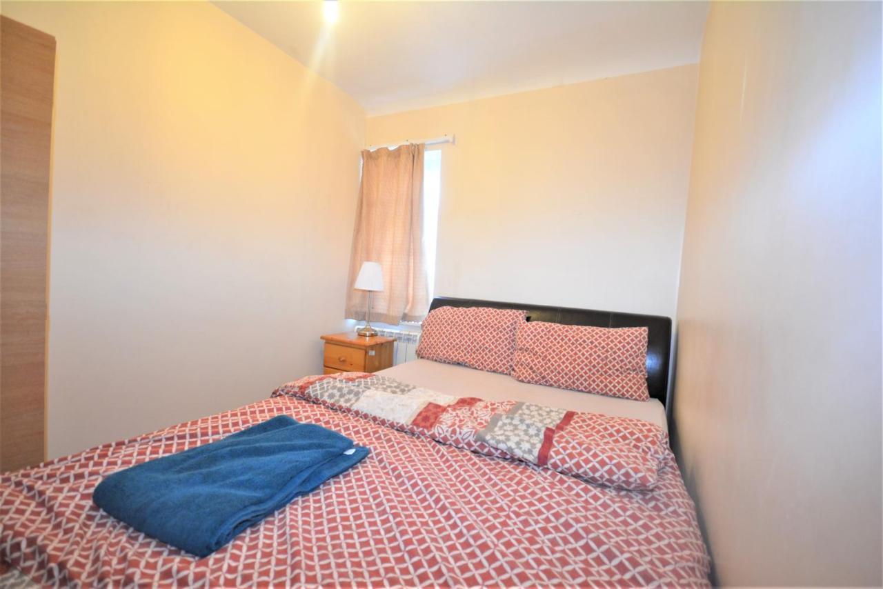 London Deluxe 6 Bedroom House ดาเกนแนม ภายนอก รูปภาพ