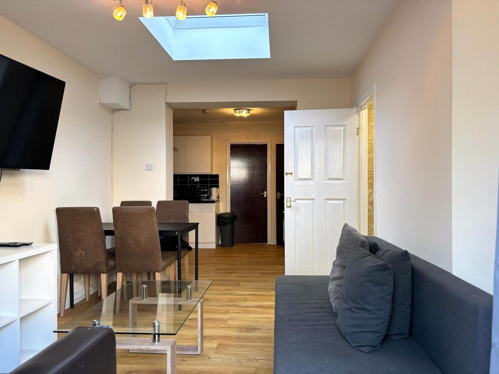 London Deluxe 6 Bedroom House ดาเกนแนม ภายนอก รูปภาพ