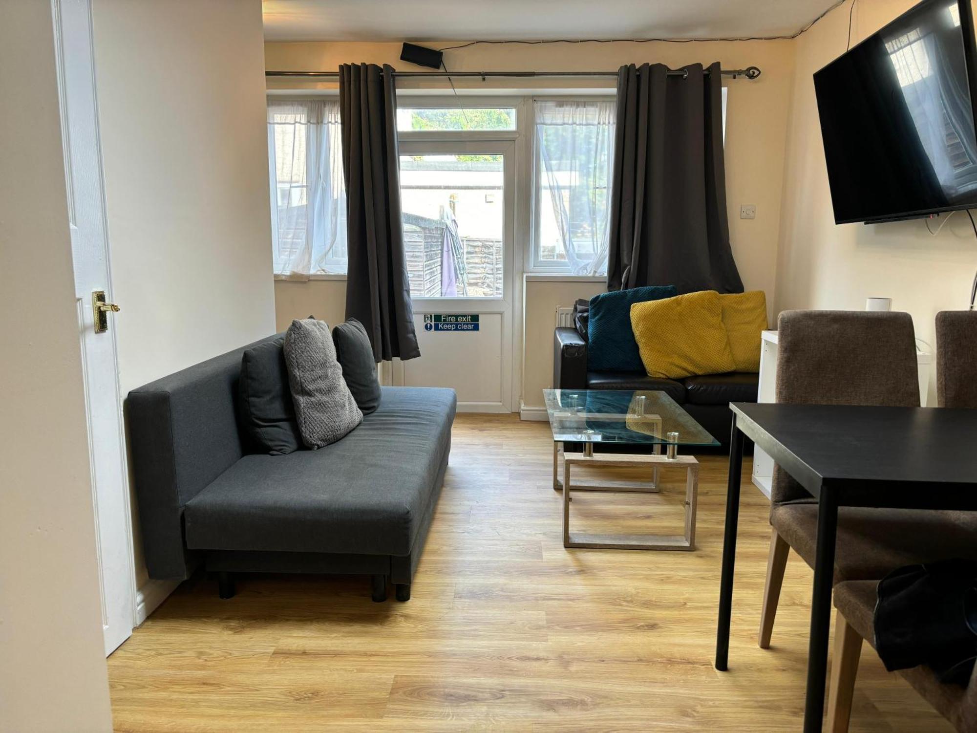 London Deluxe 6 Bedroom House ดาเกนแนม ภายนอก รูปภาพ