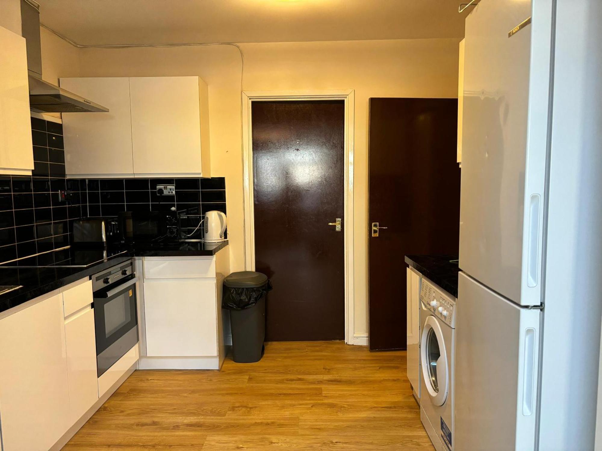 London Deluxe 6 Bedroom House ดาเกนแนม ภายนอก รูปภาพ